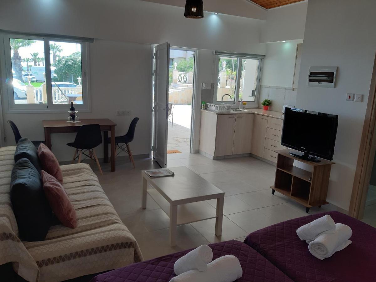 Zorbas Sea View No 5 Apartment Larnaca Bagian luar foto